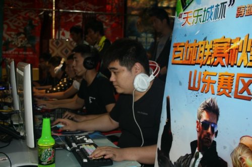 她不仅在自 她不仅在自